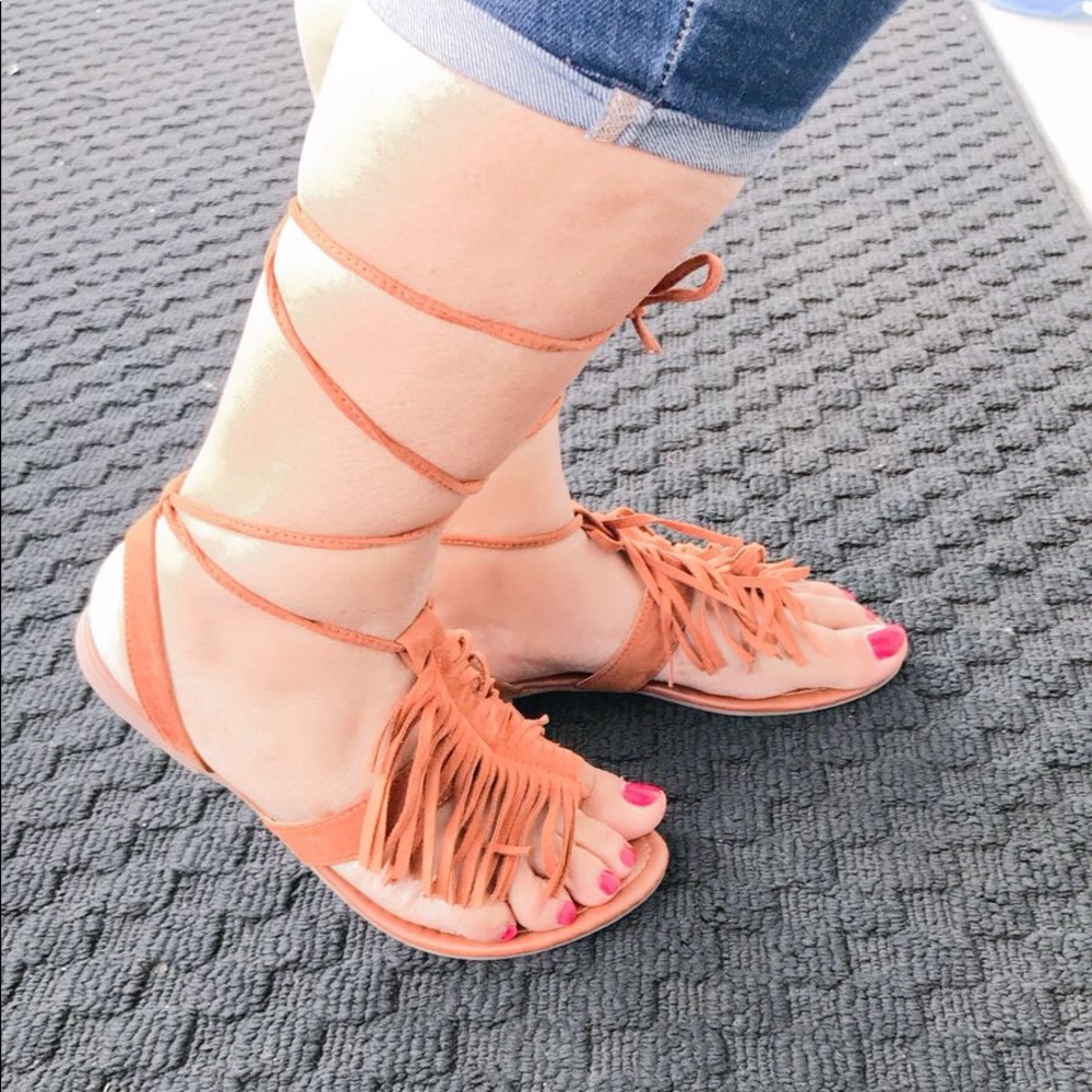 Ladies ankle strapes flat sandals W Fringe. BROWN
